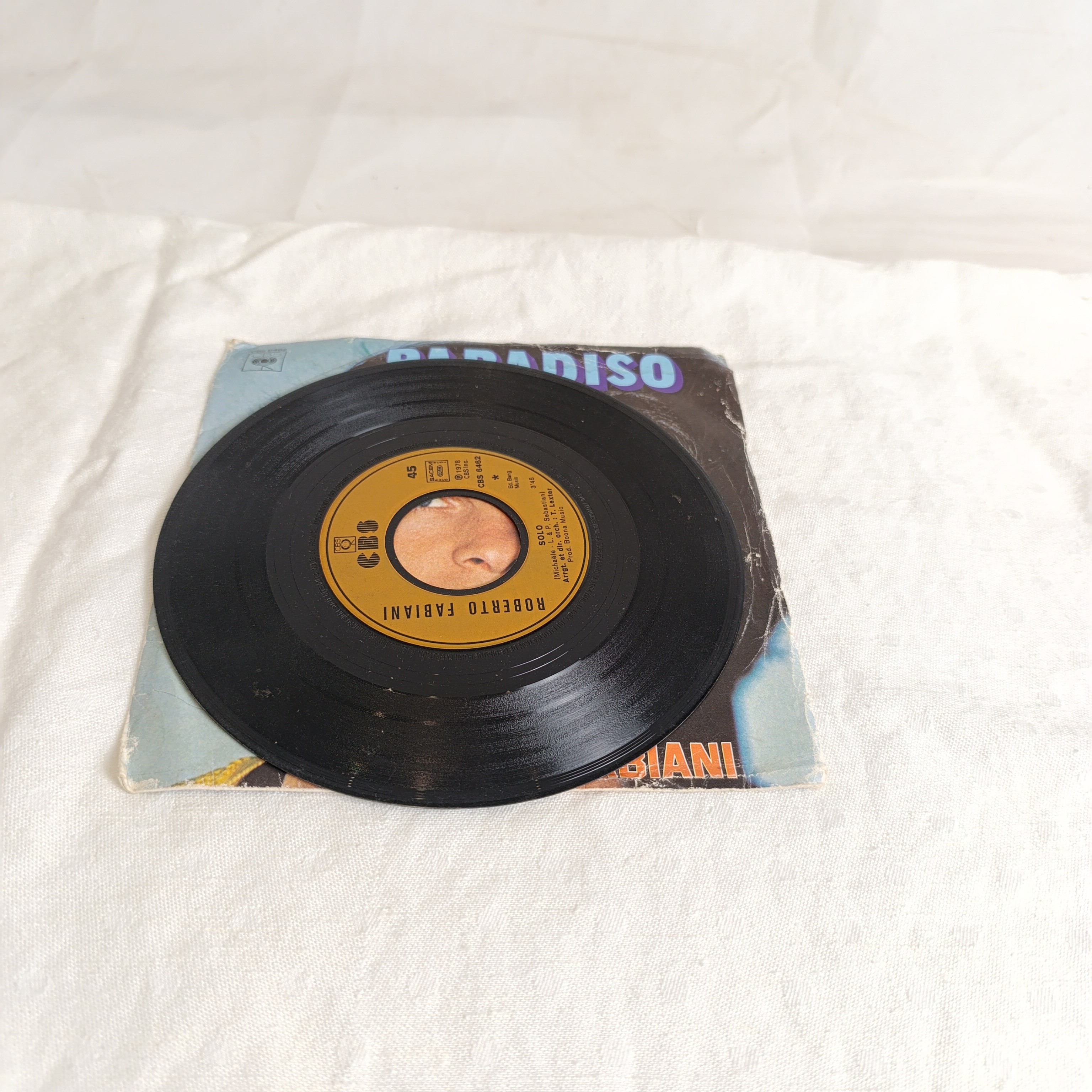 Voir photo 2 de Vinyle 45 tours Roberto Fabiani " Paradiso" Vinyle 45 tours Roberto Fabiani " Paradiso" État correct - Vue 2 -